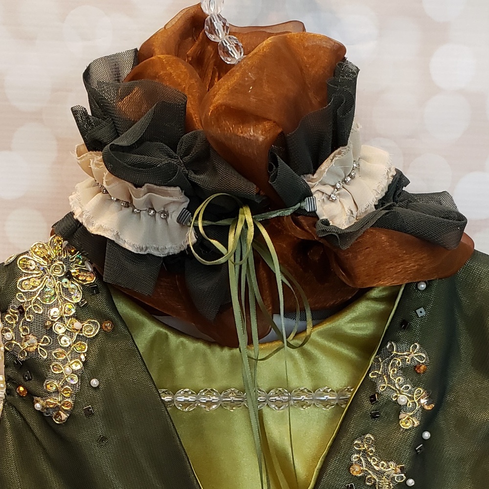 Seaweed Neck Ruff - Picture 4 of 5
